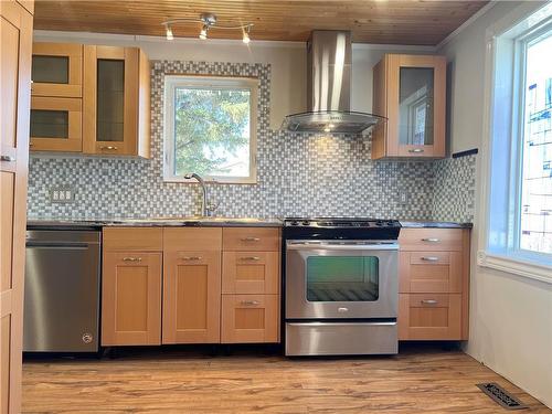 1316 Crescent Road W, Portage La Prairie, MB - Indoor Photo Showing Kitchen With Upgraded Kitchen