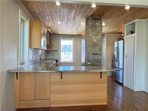 1316 Crescent Road W, Portage La Prairie, MB - Indoor Photo Showing Kitchen
