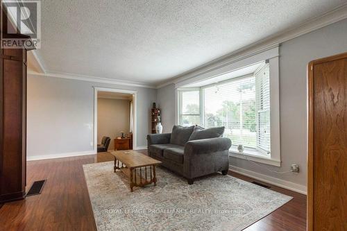 17272 Highway 2, Quinte West, ON - Indoor Photo Showing Living Room