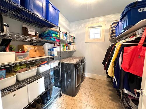 331 Forest Crowne Terrace, Kimberley, BC - Indoor Photo Showing Laundry Room