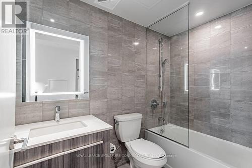 #1607 -8 Cumberland St, Toronto, ON - Indoor Photo Showing Bathroom