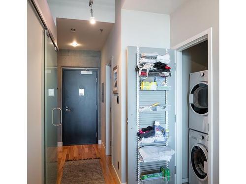 308-21 Erie St, Victoria, BC - Indoor Photo Showing Laundry Room