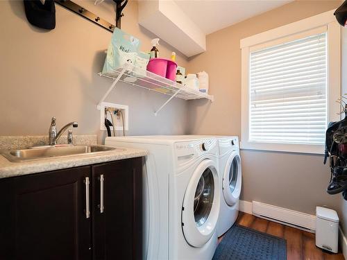 2000 Swordfern Rd, Nanaimo, BC - Indoor Photo Showing Laundry Room