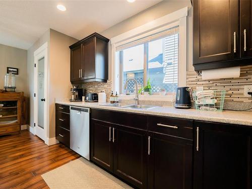 2000 Swordfern Rd, Nanaimo, BC - Indoor Photo Showing Kitchen With Double Sink