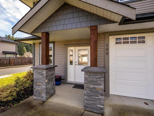 109-2077 20Th St, Courtenay, BC - Outdoor