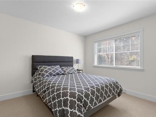 8-344 Hirst Ave, Parksville, BC - Indoor Photo Showing Bedroom