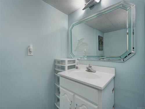 3718 Arbutus Dr North, Cobble Hill, BC - Indoor Photo Showing Bathroom