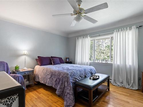 1200 Winning Way, Whiskey Creek, BC - Indoor Photo Showing Bedroom