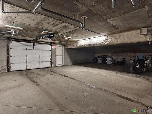 Garage - 4-7190 Rue Du Chardonneret, Brossard, QC - Indoor Photo Showing Garage