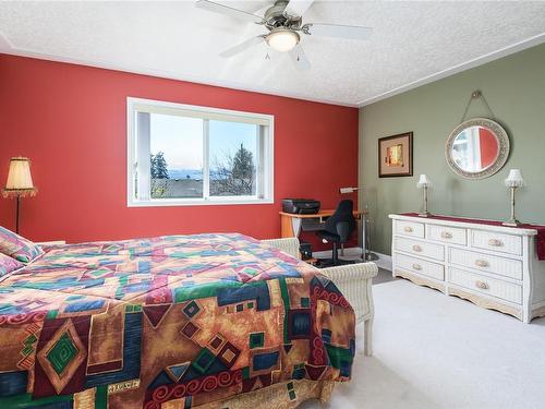 8-417 Heather Crt, Comox, BC - Indoor Photo Showing Bedroom