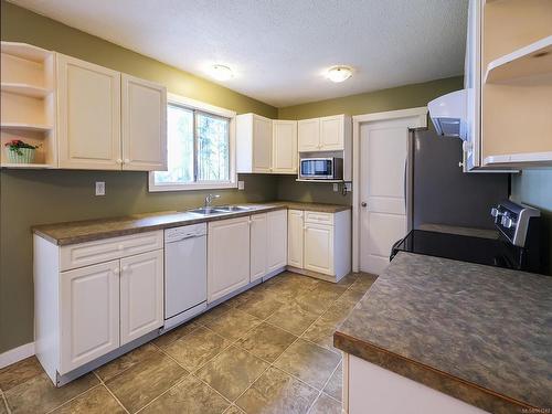 1591 Babine Rd, Crofton, BC - Indoor Photo Showing Kitchen With Double Sink