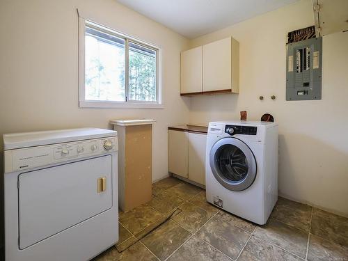 1591 Babine Rd, Crofton, BC - Indoor Photo Showing Laundry Room