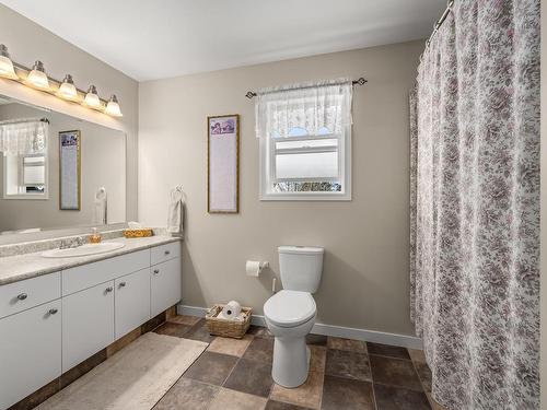 2938 Huckleberry Pl, Courtenay, BC - Indoor Photo Showing Bathroom