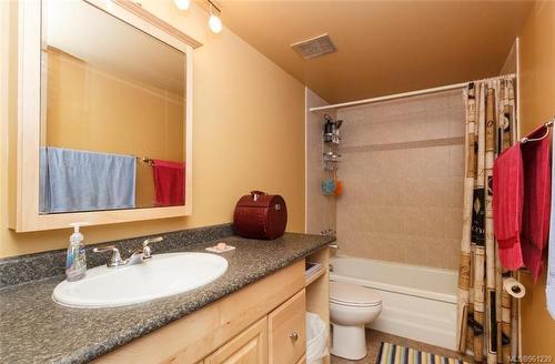 120-964 Heywood Ave, Victoria, BC - Indoor Photo Showing Bathroom