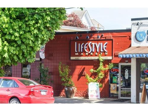120-964 Heywood Ave, Victoria, BC - Outdoor