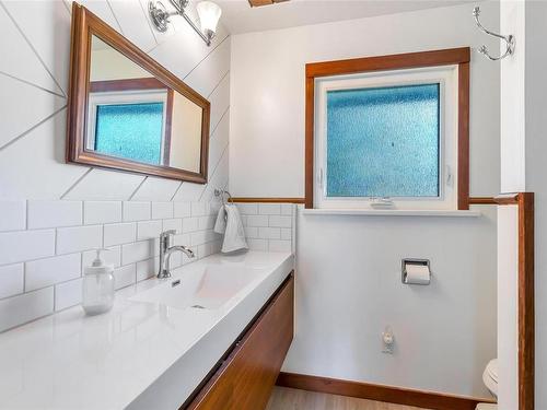 733 Castle St, Duncan, BC - Indoor Photo Showing Bathroom