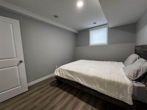 487 Oliver Road, Thunder Bay, ON - Indoor Photo Showing Bedroom