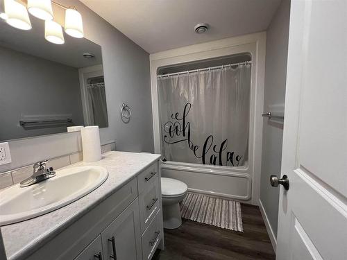 487 Oliver Road, Thunder Bay, ON - Indoor Photo Showing Bathroom