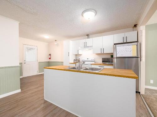 A-227 Brooke Drive, Chase, BC - Indoor Photo Showing Kitchen With Double Sink