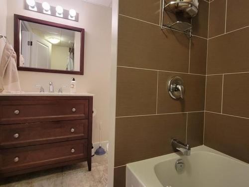5678 Norland Drive, Kamloops, BC - Indoor Photo Showing Bathroom