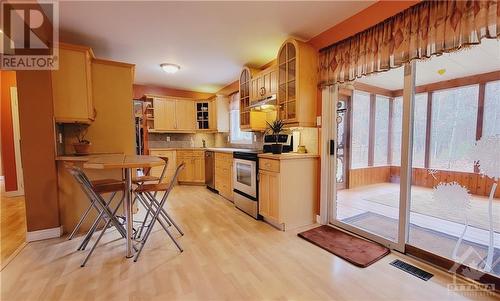 215 Fireside Drive, Constance Bay, ON - Indoor Photo Showing Kitchen