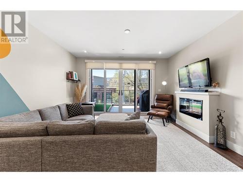 110 Ellis Street Unit# 201, Penticton, BC - Indoor Photo Showing Living Room