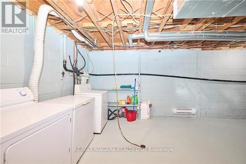 4503 Maplewood Avenue, Niagara Falls, ON - Indoor Photo Showing Laundry Room
