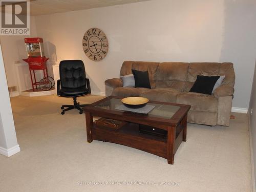 286 Kensington Ave, Ingersoll, ON - Indoor Photo Showing Living Room