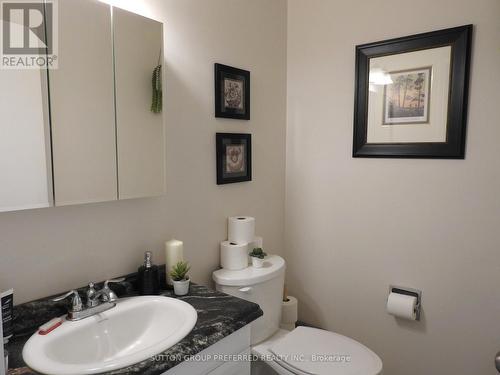 286 Kensington Ave, Ingersoll, ON - Indoor Photo Showing Bathroom