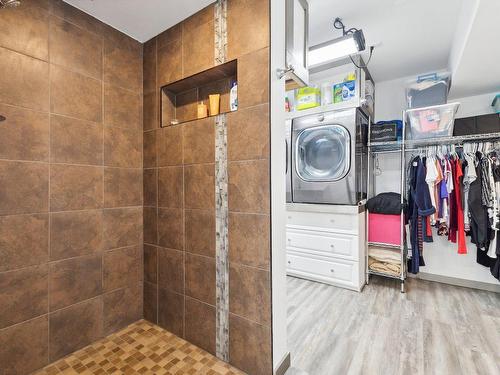 Bathroom - 7 Rue De Mont-Laurier, Cantley, QC - Indoor Photo Showing Laundry Room