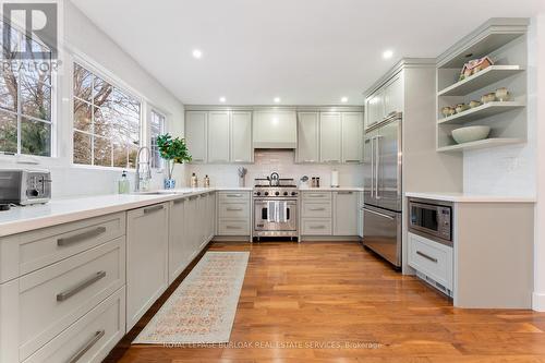 519 Regina Drive, Burlington, ON - Indoor Photo Showing Kitchen With Upgraded Kitchen