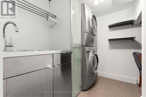 519 Regina Drive, Burlington, ON - Indoor Photo Showing Laundry Room