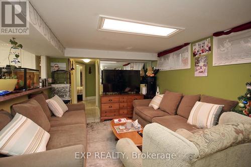 221 Church Street, Toronto, ON - Indoor Photo Showing Living Room