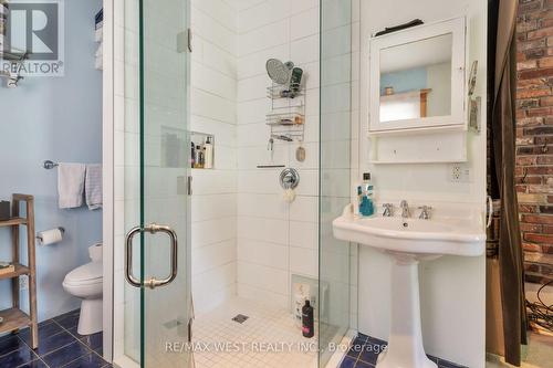 110 Marion St, Toronto, ON - Indoor Photo Showing Bathroom
