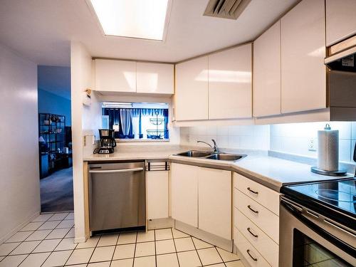 Kitchen - 906-80 Rue Berlioz, Montréal (Verdun/Île-Des-Soeurs), QC - Indoor Photo Showing Kitchen With Double Sink