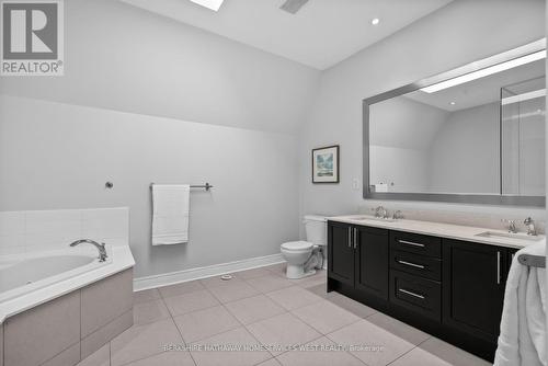 1855 Pagehurst Ave, Mississauga, ON - Indoor Photo Showing Bathroom