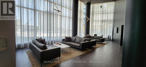 3602 - 3900 Confederation Parkway, Mississauga, ON - Indoor