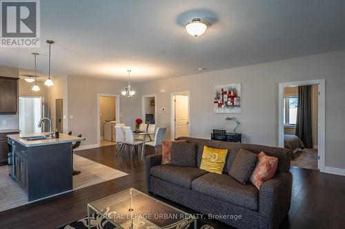 411 Mary Rose Avenue, Saugeen Shores, ON - Indoor Photo Showing Living Room