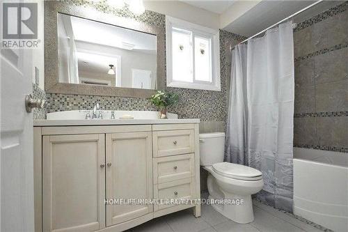 581 Hayward Avenue, Milton, ON - Indoor Photo Showing Bathroom