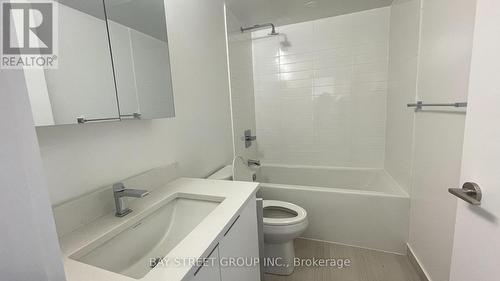 1623 - 2031 Kennedy Road, Toronto, ON - Indoor Photo Showing Bathroom