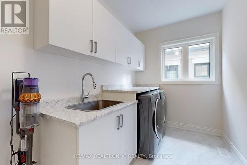116 Lady Jessica Dr, Vaughan, ON - Indoor Photo Showing Laundry Room