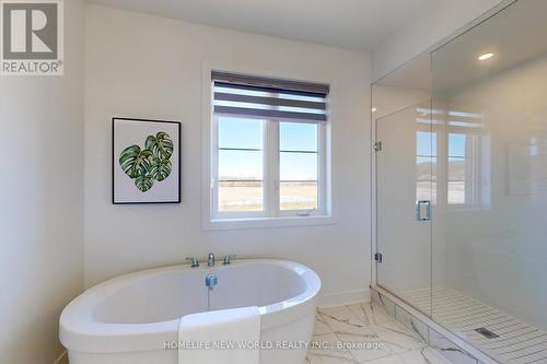 20 Marlene Johnstone Drive, East Gwillimbury, ON - Indoor Photo Showing Bathroom