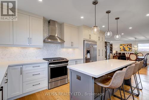 82 Harris Cres, Vaughan, ON - Indoor Photo Showing Kitchen With Upgraded Kitchen