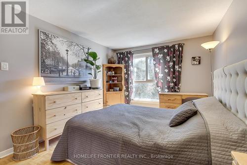 5 Penwick Cres, Richmond Hill, ON - Indoor Photo Showing Bedroom