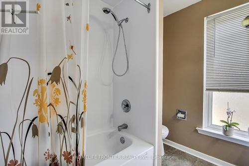 5 Penwick Cres, Richmond Hill, ON - Indoor Photo Showing Bathroom