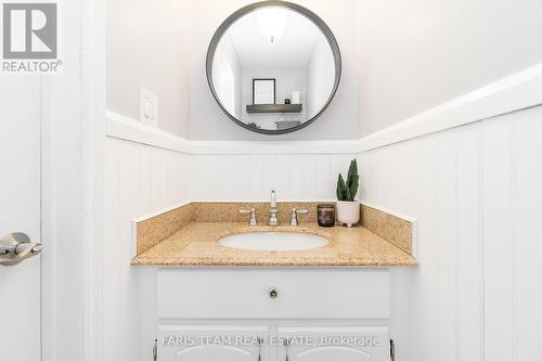 562 Simcoe Street, Collingwood, ON - Indoor Photo Showing Bathroom