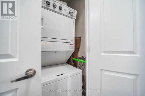 #3110 -330 Burnhamthorpe Rd W, Mississauga, ON - Indoor Photo Showing Laundry Room
