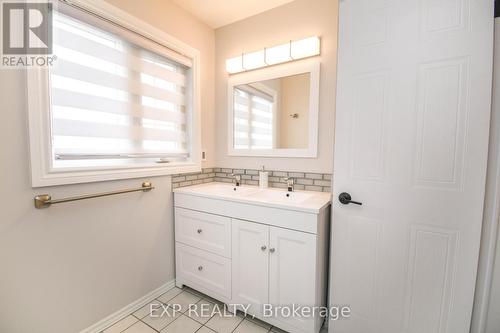 30 Aikens Crescent, Barrie, ON - Indoor Photo Showing Bathroom