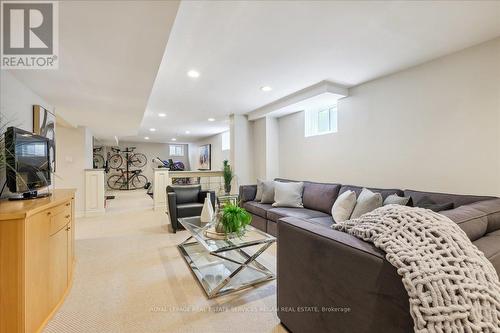 2072 Chippewa Trail, Mississauga, ON - Indoor Photo Showing Living Room