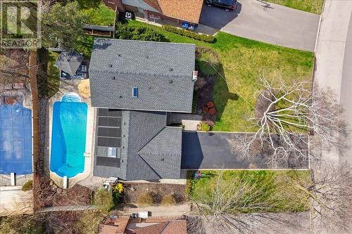 2072 Chippewa Trail, Mississauga, ON - Outdoor With In Ground Pool